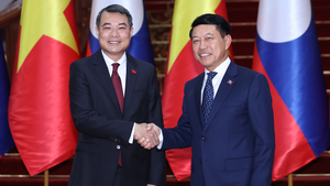 Vietnamese Prime Minister Le Minh Hung accorded official welcome ceremony in Laos
