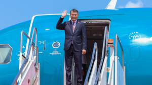 Prime Minister Le Minh Hung starts official visit to Laos