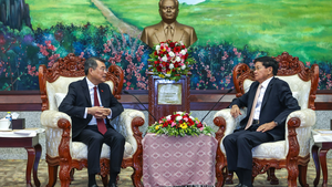 Prime Minister meets Lao General Secretary and President in Vientiane