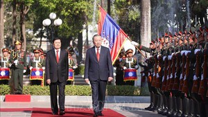 General Secretary To Lam begins State visit to Laos