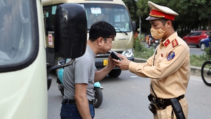 Gov’t abolishes Decree 100 on handling traffic violations from mid-May