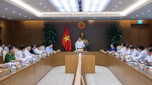 Prime Minister issues ultimatum for ministries to cut administrative procedures, business conditions