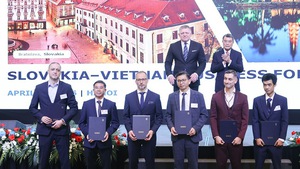 Vietnamese, Slovak Prime Ministers co-chair Viet Nam-Slovakia Business Forum