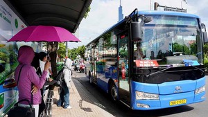 HCM City plans to waive bus service fees to reduce traffic congestion, improve air quality