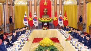 Viet Nam, South Korea exchange 12 cooperation agreements