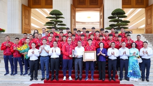 Prime Minister Le Minh Hung congratulates ASEAN U17 title winners