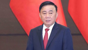 Politburo member Tran Cam Tu starts official visits to Laos, Cambodia