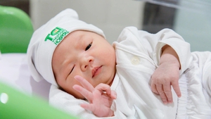 Gov't decrees financial support for women to address declining fertility