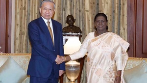 Top leader meets Indian President in New Delhi