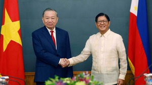 Top Vietnamese leader holds talks with Philippine President in Manila