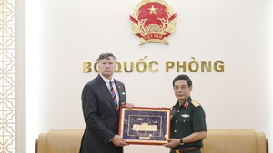 Deputy Prime Minister Phan Van Giang hosts U.S. Deputy Secretary of State Christopher Landau