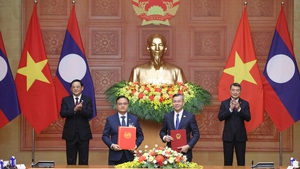 Viet Nam, Laos sign four cooperation agreements
