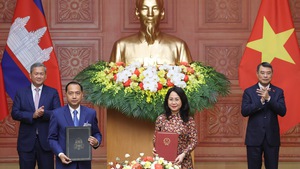 Prime Minister Le Minh Hung holds summit meeting with Cambodian counterpart Hun Manet