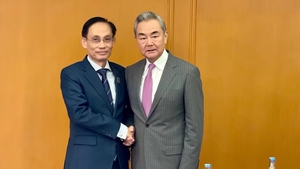 Vietnamese Foreign Minister meets with Chinese counterpart in Manila