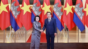 Top Vietnamese, Cambodian legislators hold talks in Ha Noi