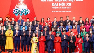 Humanitarian work must become integral part of human development strategy: Top leader To Lam