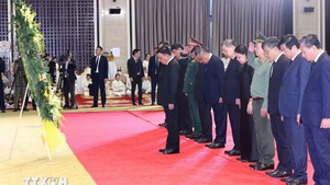 Tran Cam Tu attends funeral of top Lao legislator in Vientiane