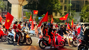 Fans flock to streets to celebrate Viet Nam’s fourth ASEAN Cup title