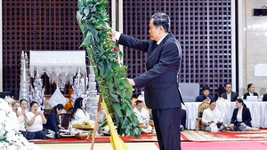 Top Vietnamese legislator pays final respects to President of Lao National Assembly Xaysomphone Phomvihane