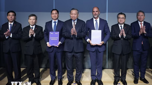 General Secretary and President To Lam visits Pfizer's global headquarters