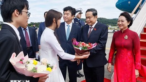 Top legislator begins official visit to South Korea