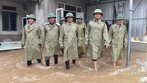 Chùm ảnh: Phó Thủ tướng Lê Văn Thành kiểm tra công tác khắc phục hậu quả mưa lũ tại miền Trung