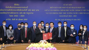老挝总理府办公厅部长、主任坎坚&#183;翁坡西访问越南政府办公厅
