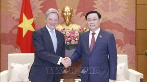 越南国会主席王廷惠会见波音公司领导