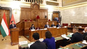 越南与匈牙利国会主席共同主持立法座谈会