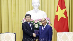 越南国家主席阮春福会见国际宾客