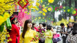 越南政府总理范明正敲定春节休7天、国庆节休4天的放假方案