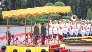 范明正总理主持迎接仪式，欢迎柬埔寨首相洪玛奈访问越南 （组图）