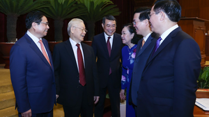 越共第十三届中央委员会任期中期会议闭幕式组图