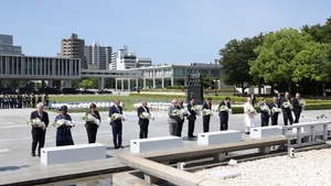 范明正总理参观广岛和平纪念公园（组图）