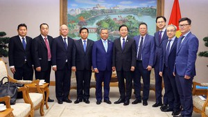 越南政府副总理陈红河会见老挝科技与通讯部部长波万坎•翁达拉