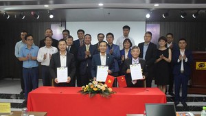 河内支持性产业企业协会与上海企业代表团签署合作协议