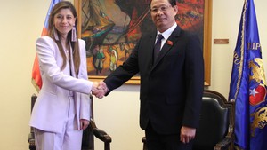 越南与智利加强友好合作关系