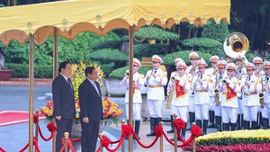 越南政府总理范明正主持仪式 欢迎老挝总理宋赛&#183;西潘敦对越南进行正式访问（组图）