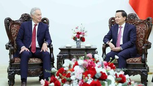 越南政府副总理黎明慨会见英国前首相、TBI研究所执行主席托尼•布莱尔
