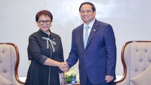 越南政府总理范明正会见印尼外长蕾特诺