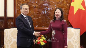 越南国家代主席会见日本和阿尔及利亚驻越南大使