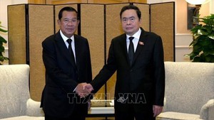 陈青敏主席会见柬埔寨参议院议长洪森