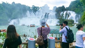 越南板约-中国德天瀑布景观区暂时停止旅客接待服务