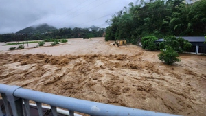 台风“摩羯”和其引发的山洪、山体滑坡、泥石流已造成326人死亡和失踪