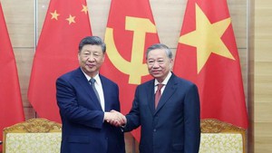 越南党和国家领导人就中国成立76周年向中国领导人致贺电