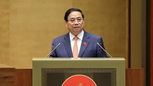 范明政总理向国会作政府工作报告