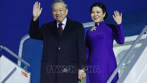越共中央总书记苏林开始对芬兰进行正式访问