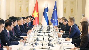越共中央总书记苏林与芬兰总统举行会谈