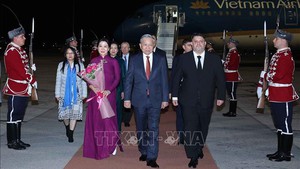 越共中央总书记苏林与夫人开始对保加利亚进行正式访问