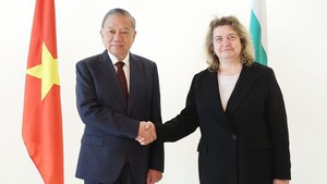 越共中央总书记苏林会见保加利亚议会议长娜塔莉亚&#183;基塞洛娃